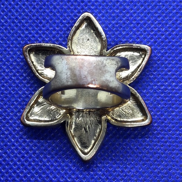 Betsey Johnson ring - Picture 2 of 3